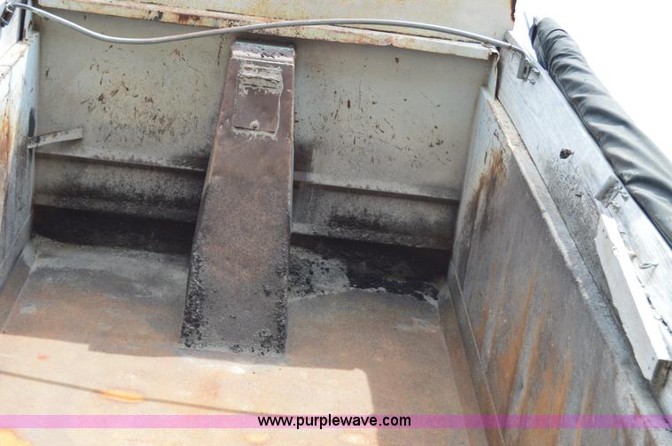 image for item H2834 1992 Kenworth T600 dump truck