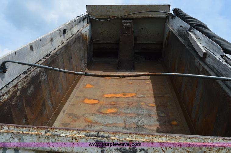 image for item H2834 1992 Kenworth T600 dump truck