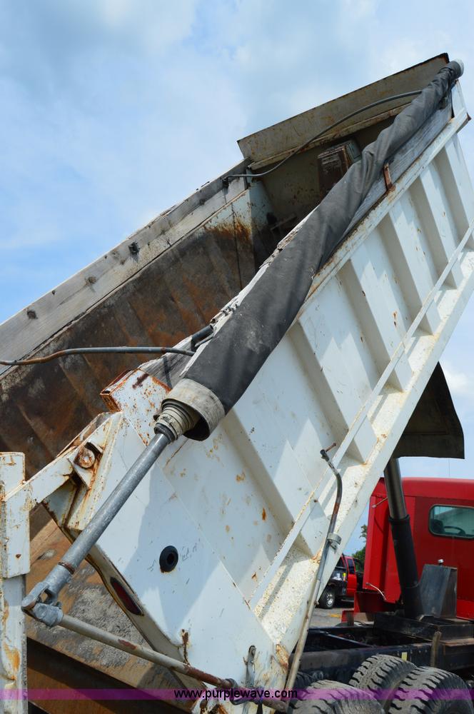 image for item H2834 1992 Kenworth T600 dump truck