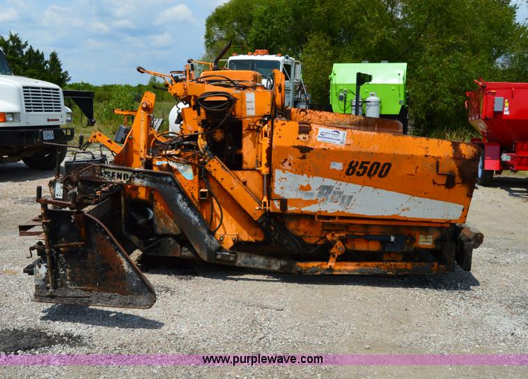 image for item H2835 2001 Lee Boy L8500T paving machine