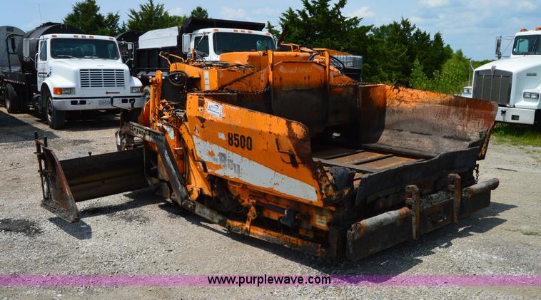 image for item H2835 2001 Lee Boy L8500T paving machine