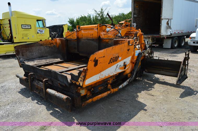 image for item H2835 2001 Lee Boy L8500T paving machine