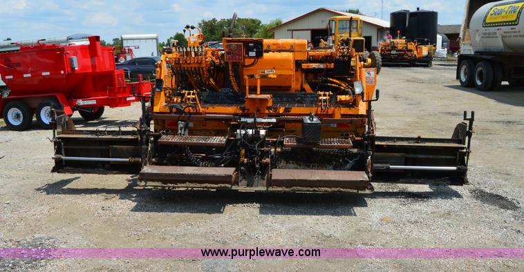 image for item H2835 2001 Lee Boy L8500T paving machine