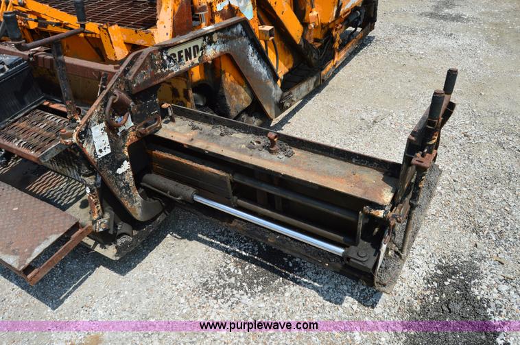 image for item H2835 2001 Lee Boy L8500T paving machine