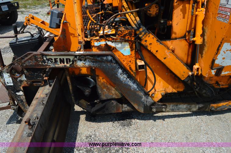 image for item H2835 2001 Lee Boy L8500T paving machine