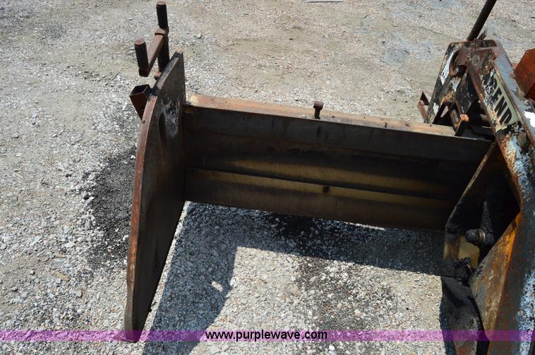 image for item H2835 2001 Lee Boy L8500T paving machine