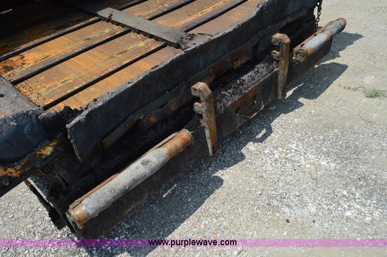 image for item H2835 2001 Lee Boy L8500T paving machine