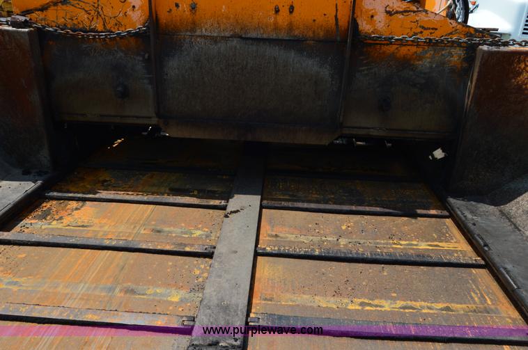 image for item H2835 2001 Lee Boy L8500T paving machine