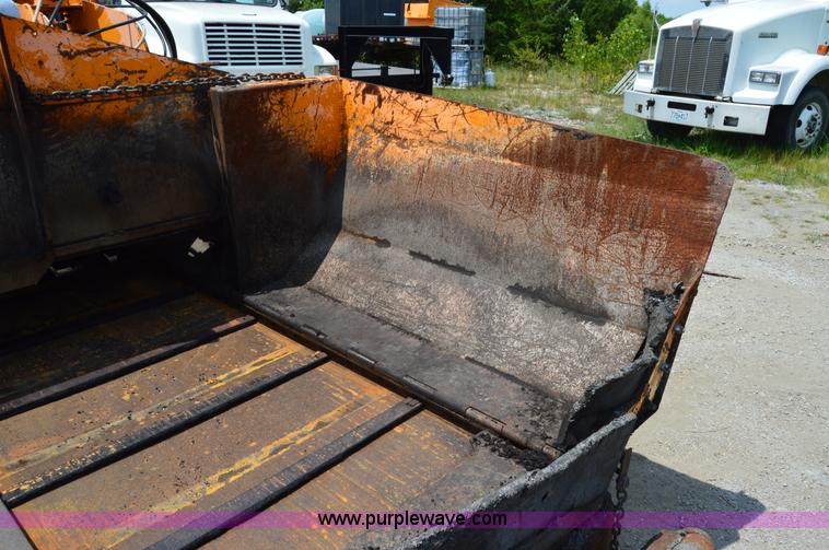 image for item H2835 2001 Lee Boy L8500T paving machine