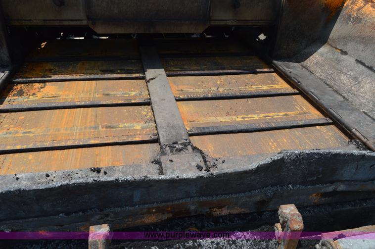 image for item H2835 2001 Lee Boy L8500T paving machine