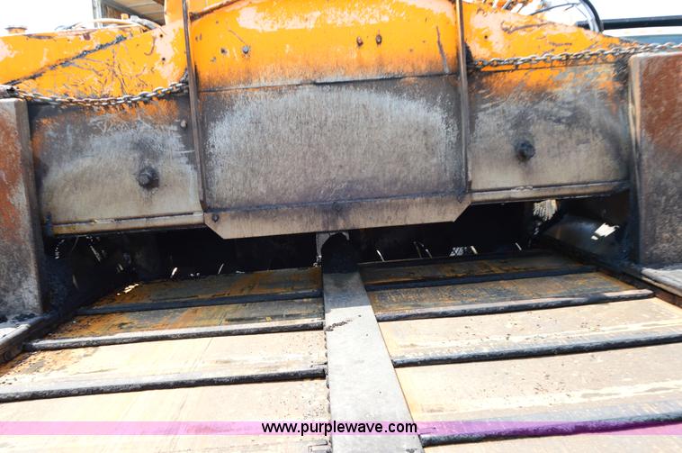 image for item H2835 2001 Lee Boy L8500T paving machine