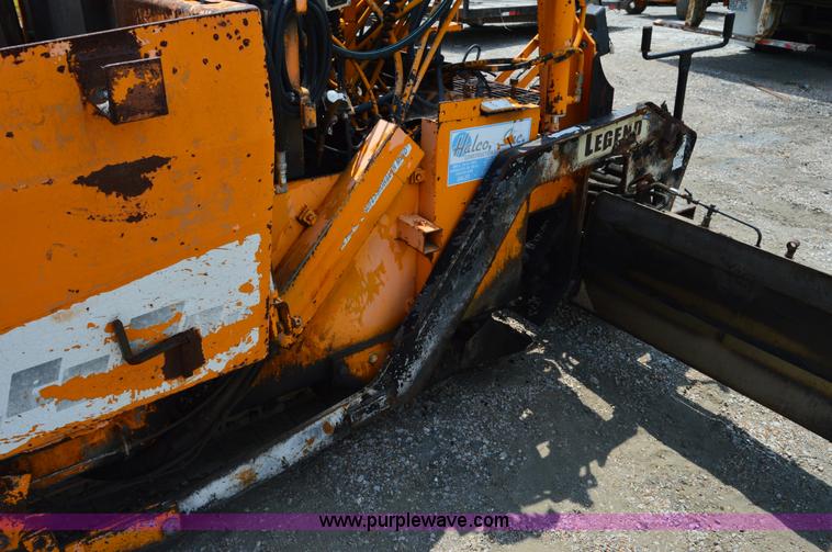 image for item H2835 2001 Lee Boy L8500T paving machine