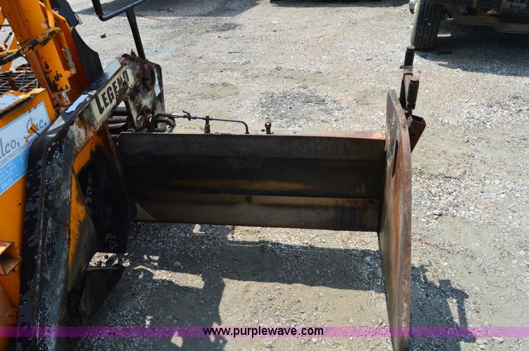 image for item H2835 2001 Lee Boy L8500T paving machine