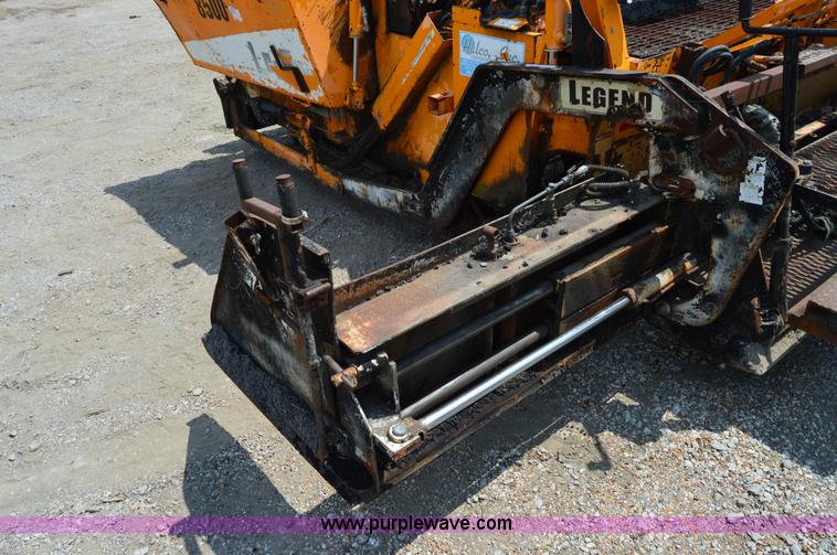 image for item H2835 2001 Lee Boy L8500T paving machine