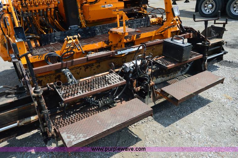 image for item H2835 2001 Lee Boy L8500T paving machine