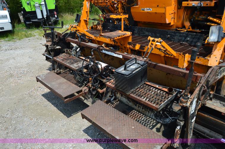 image for item H2835 2001 Lee Boy L8500T paving machine