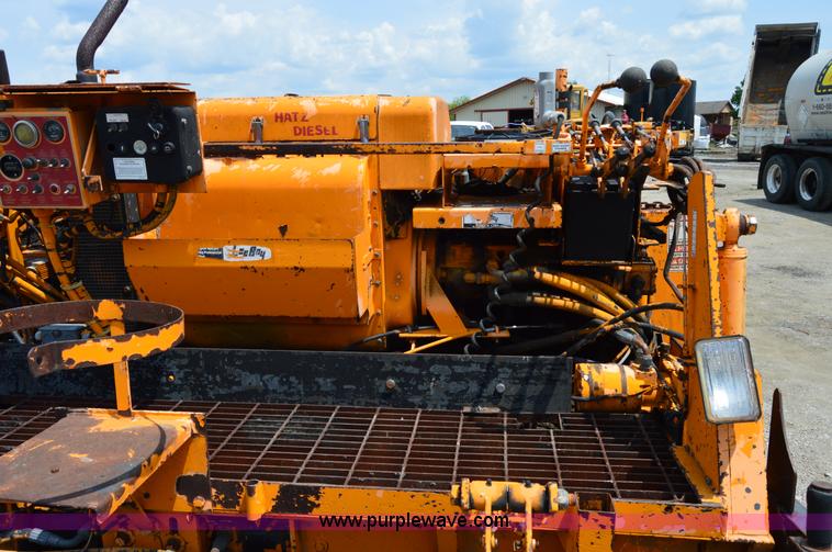 image for item H2835 2001 Lee Boy L8500T paving machine