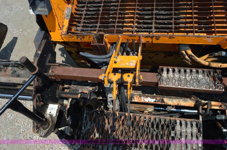 image for item H2835 2001 Lee Boy L8500T paving machine