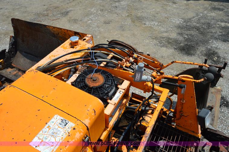 image for item H2835 2001 Lee Boy L8500T paving machine