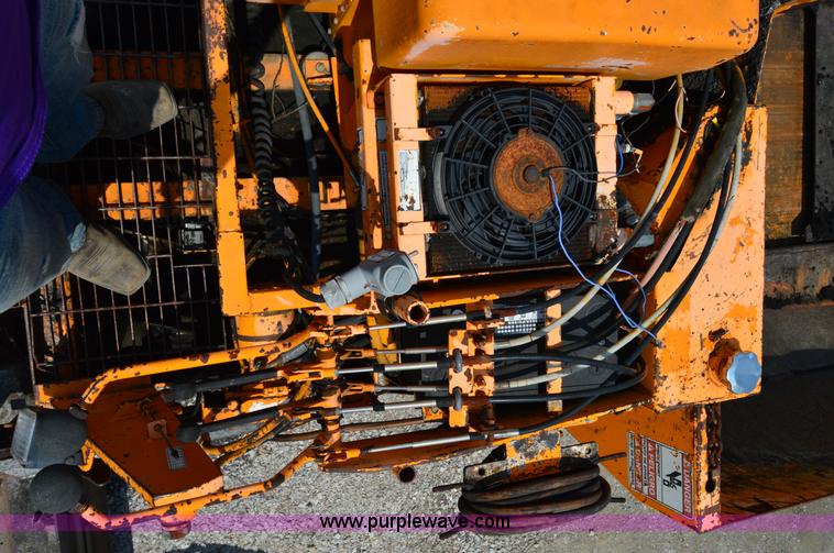 image for item H2835 2001 Lee Boy L8500T paving machine