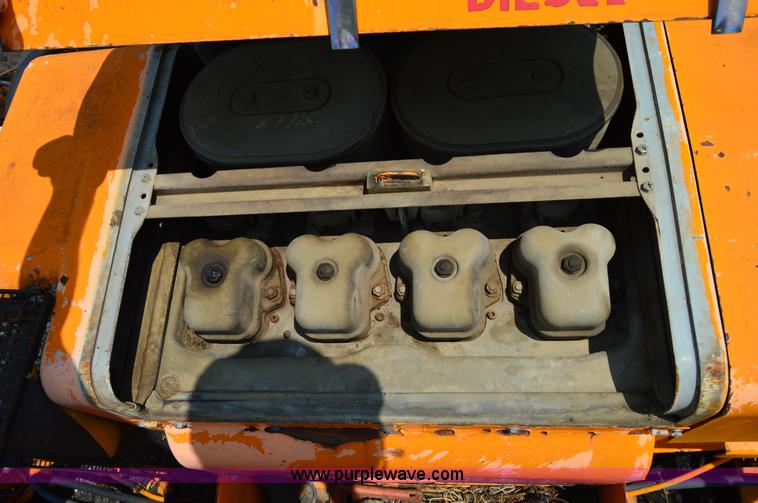 image for item H2835 2001 Lee Boy L8500T paving machine