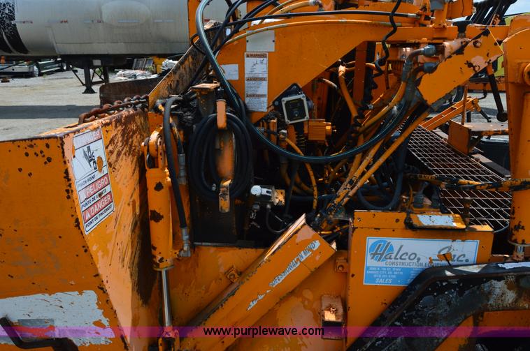 image for item H2835 2001 Lee Boy L8500T paving machine