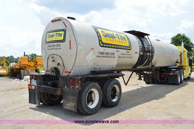 image for item H2836 1972 Fruehauf TEH-F2-R seal coat trailer