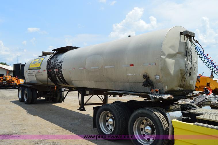 image for item H2836 1972 Fruehauf TEH-F2-R seal coat trailer