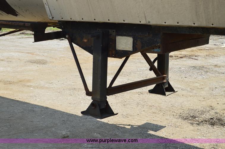 image for item H2836 1972 Fruehauf TEH-F2-R seal coat trailer