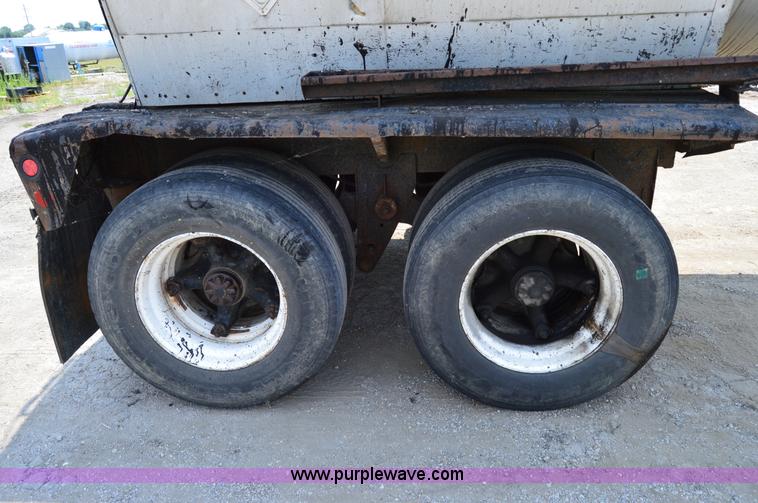 image for item H2836 1972 Fruehauf TEH-F2-R seal coat trailer