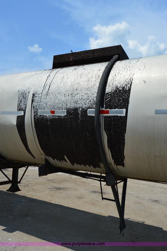 image for item H2836 1972 Fruehauf TEH-F2-R seal coat trailer