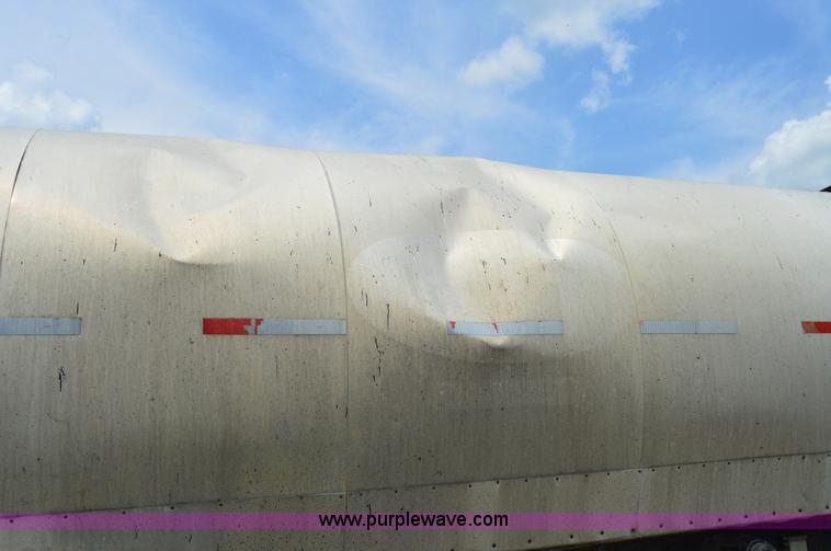 image for item H2836 1972 Fruehauf TEH-F2-R seal coat trailer