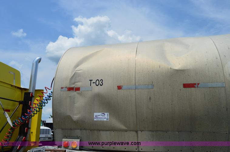 image for item H2836 1972 Fruehauf TEH-F2-R seal coat trailer