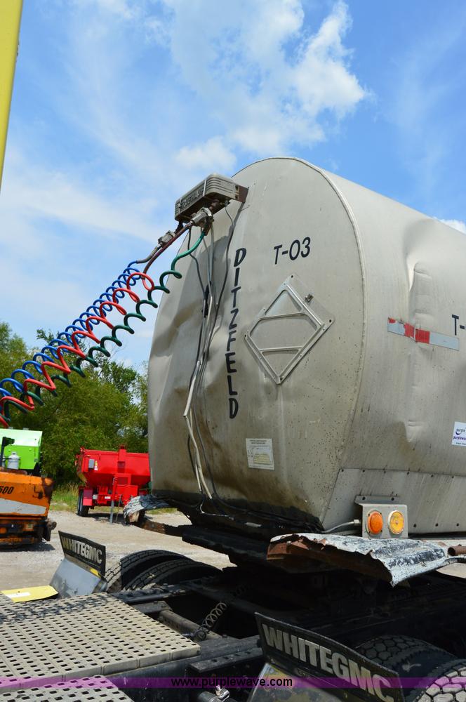 image for item H2836 1972 Fruehauf TEH-F2-R seal coat trailer