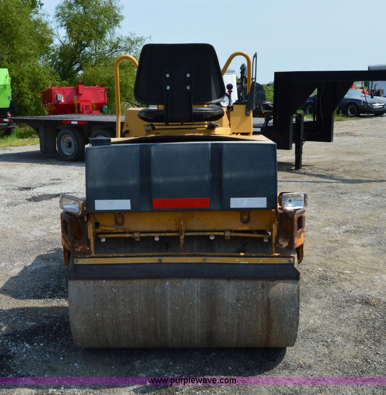 image for item H2840 Hypac C747A vibratory roller