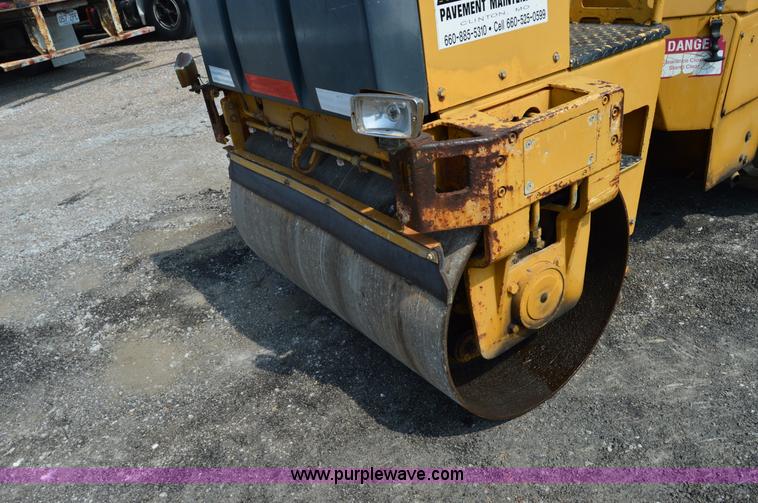 image for item H2840 Hypac C747A vibratory roller