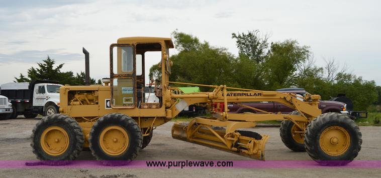 image for item H2846 1966 Caterpillar 112F rigid motor grader