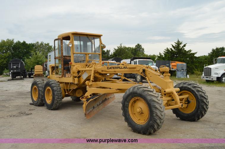 image for item H2846 1966 Caterpillar 112F rigid motor grader