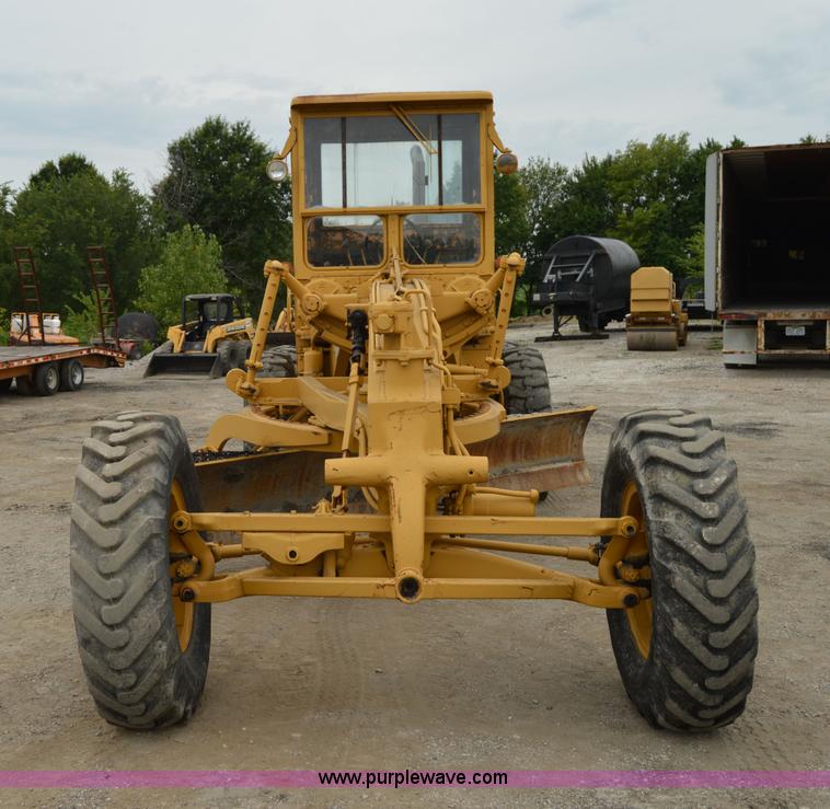 image for item H2846 1966 Caterpillar 112F rigid motor grader