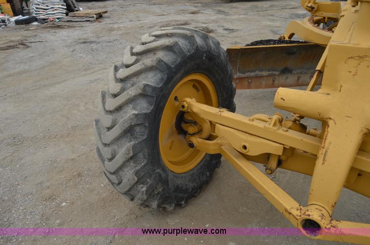 image for item H2846 1966 Caterpillar 112F rigid motor grader