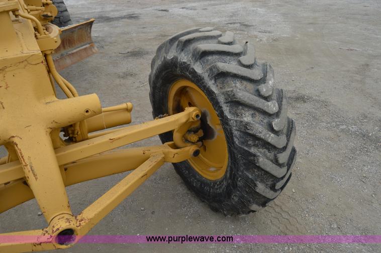 image for item H2846 1966 Caterpillar 112F rigid motor grader