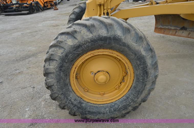image for item H2846 1966 Caterpillar 112F rigid motor grader