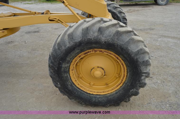 image for item H2846 1966 Caterpillar 112F rigid motor grader