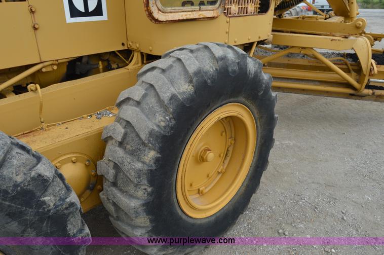 image for item H2846 1966 Caterpillar 112F rigid motor grader