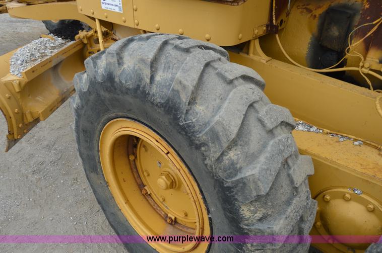 image for item H2846 1966 Caterpillar 112F rigid motor grader