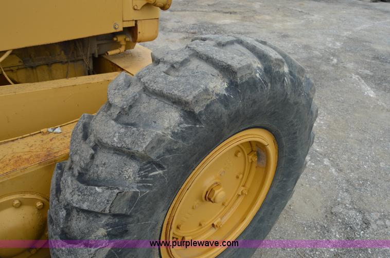 image for item H2846 1966 Caterpillar 112F rigid motor grader