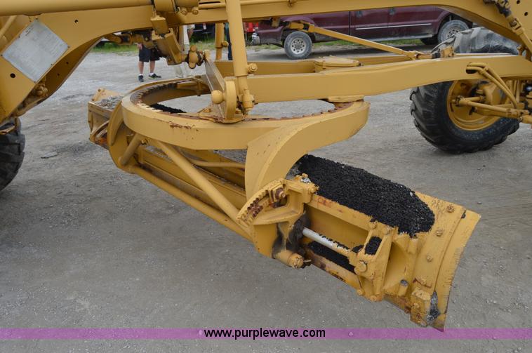 image for item H2846 1966 Caterpillar 112F rigid motor grader