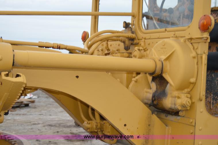 image for item H2846 1966 Caterpillar 112F rigid motor grader