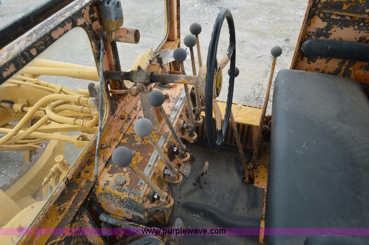 image for item H2846 1966 Caterpillar 112F rigid motor grader