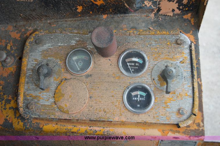 image for item H2846 1966 Caterpillar 112F rigid motor grader